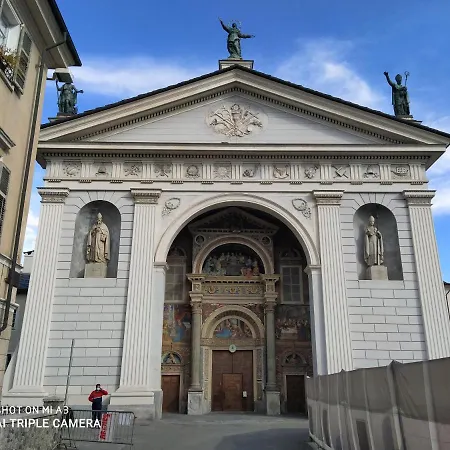 アパート Un Oeil Sur La Cathedrale アオスタ