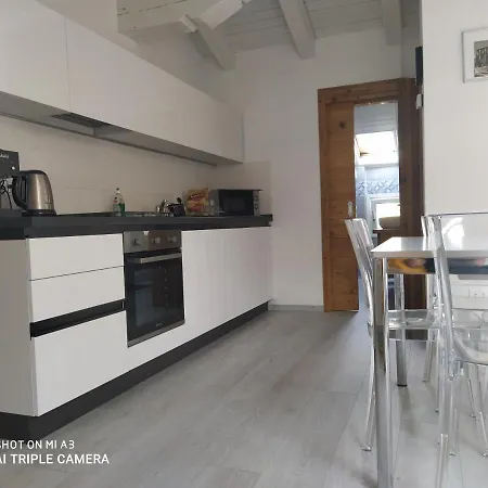 Un Oeil Sur La Cathedrale شقة *