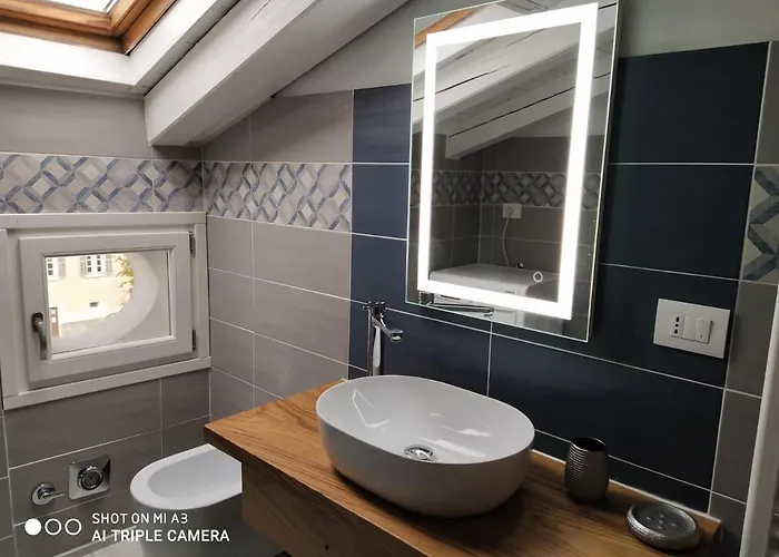 Un Oeil Sur La Cathedrale *